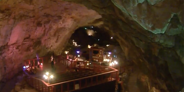 Five tourists stuck 200 feet underground in Grand Canyon Caverns