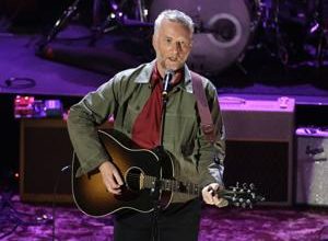 Billy Bragg will join Starbucks Workers United and perform in Buffalo