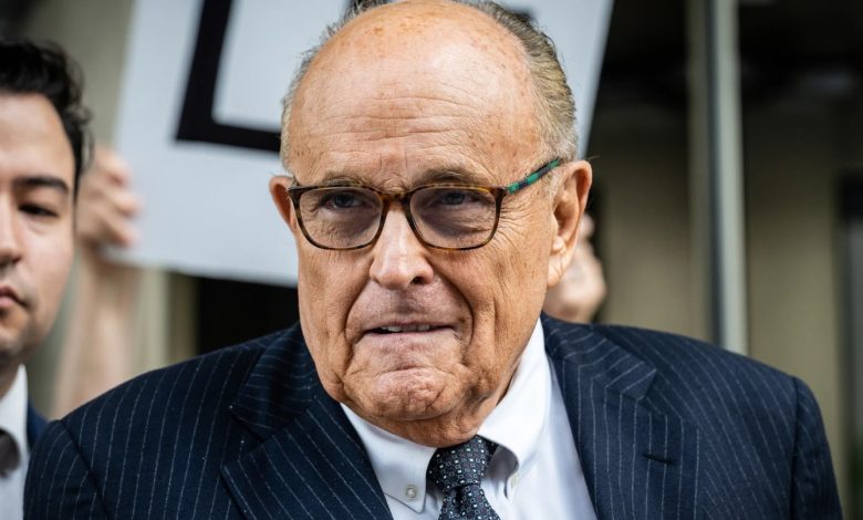 Trump hosts fundraiser for Giuliani